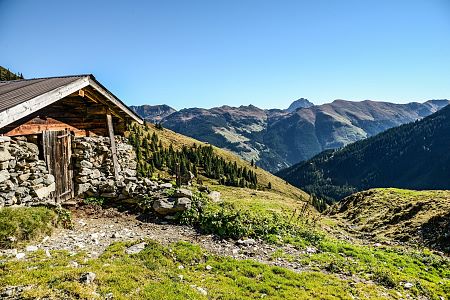 Huts and snack stations for hikers